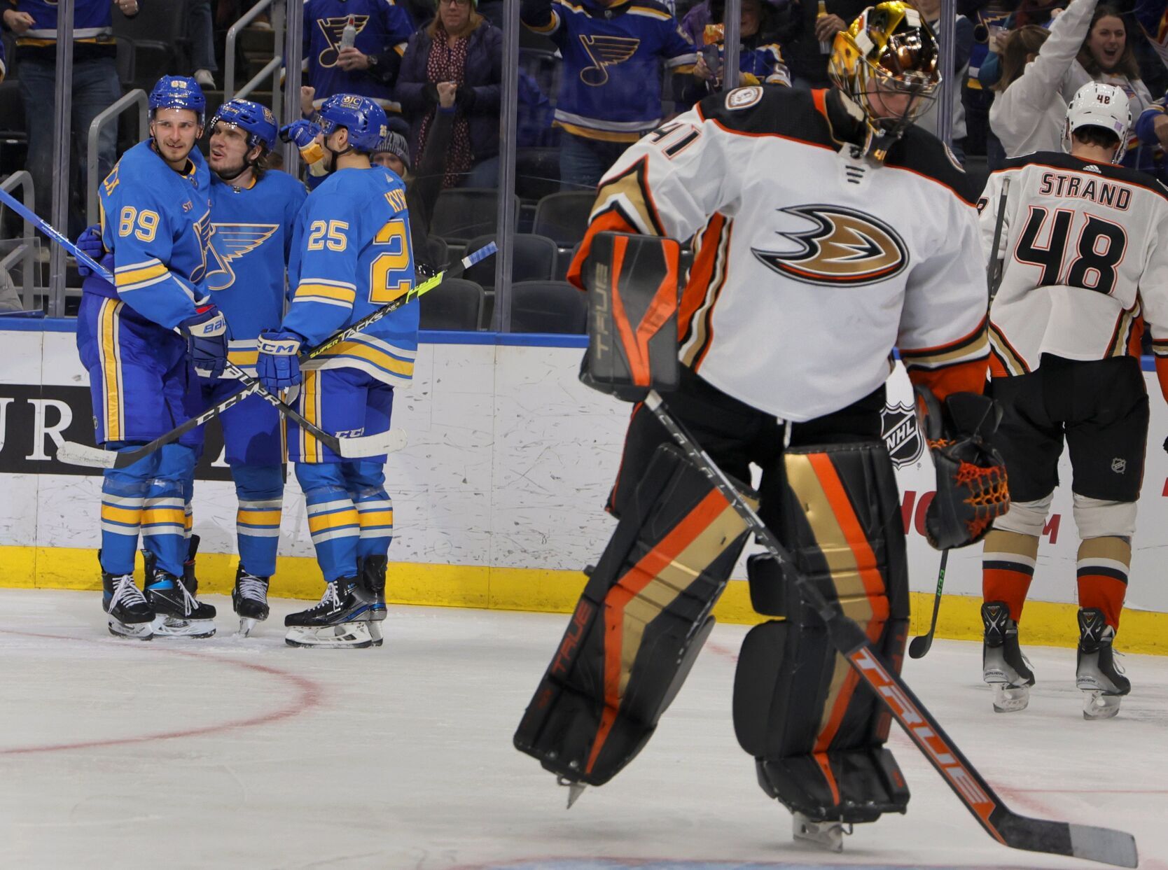 Blues 6, Ducks 2